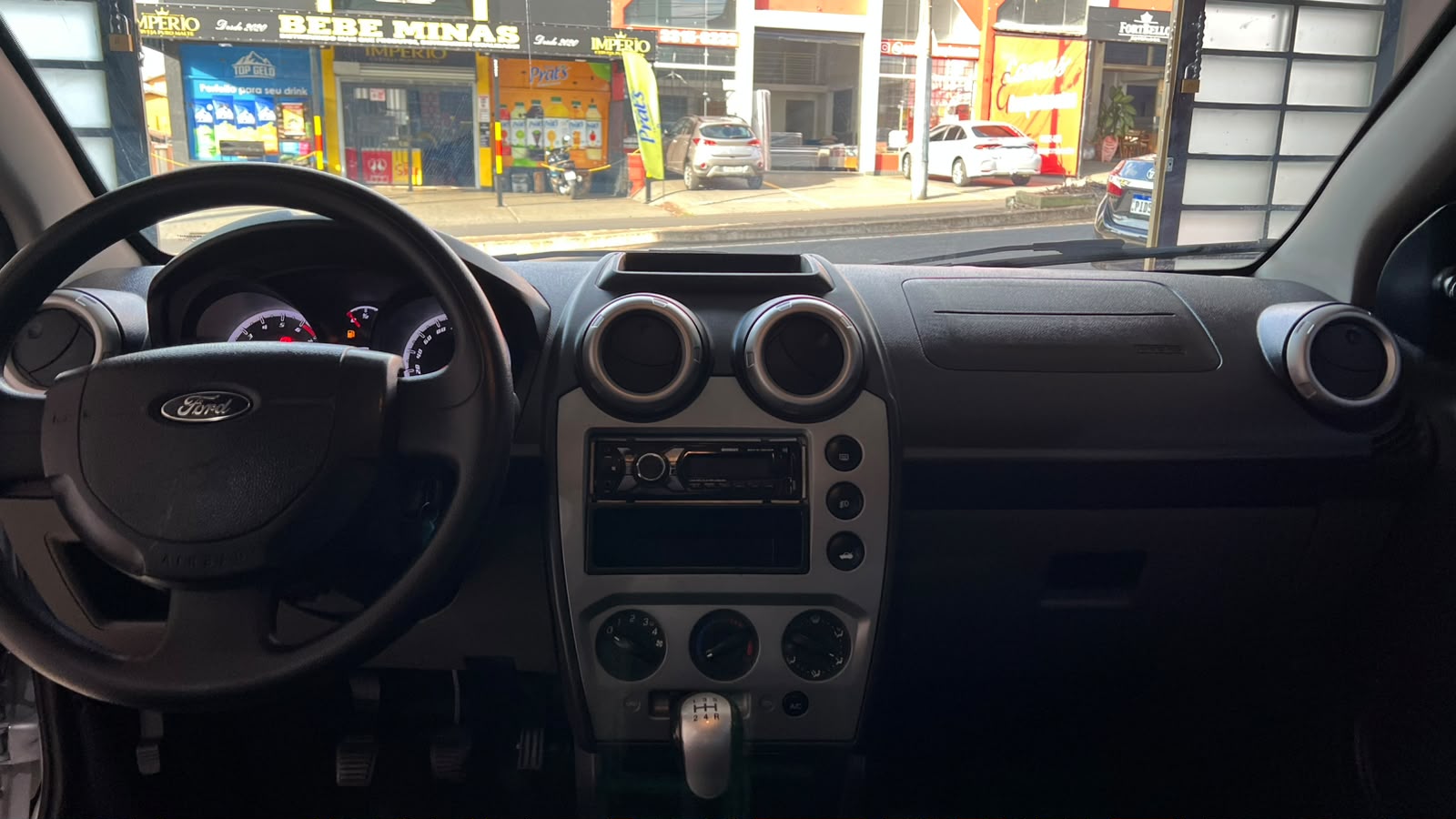 Ford Fiesta Sedan 2014 em Uberaba, foto 13