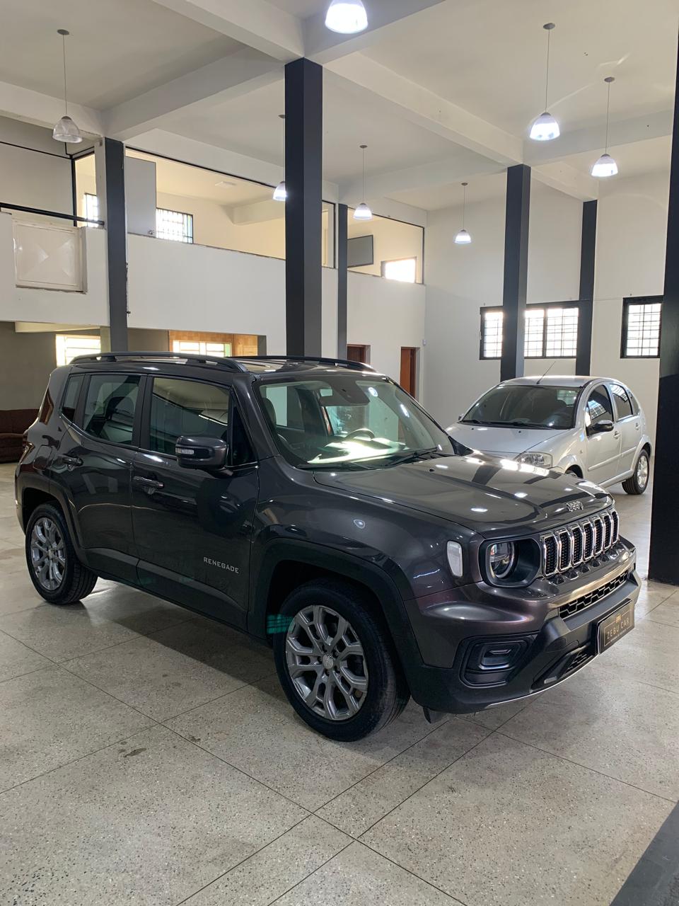 Jeep Renegade Longitude 2025 em Uberaba